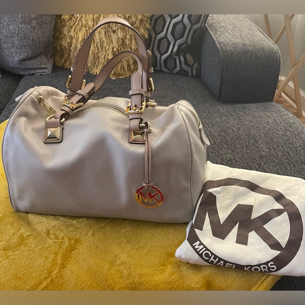 Authentic Genuine Leather Michael Kors Handbag - Picture 4 of 14